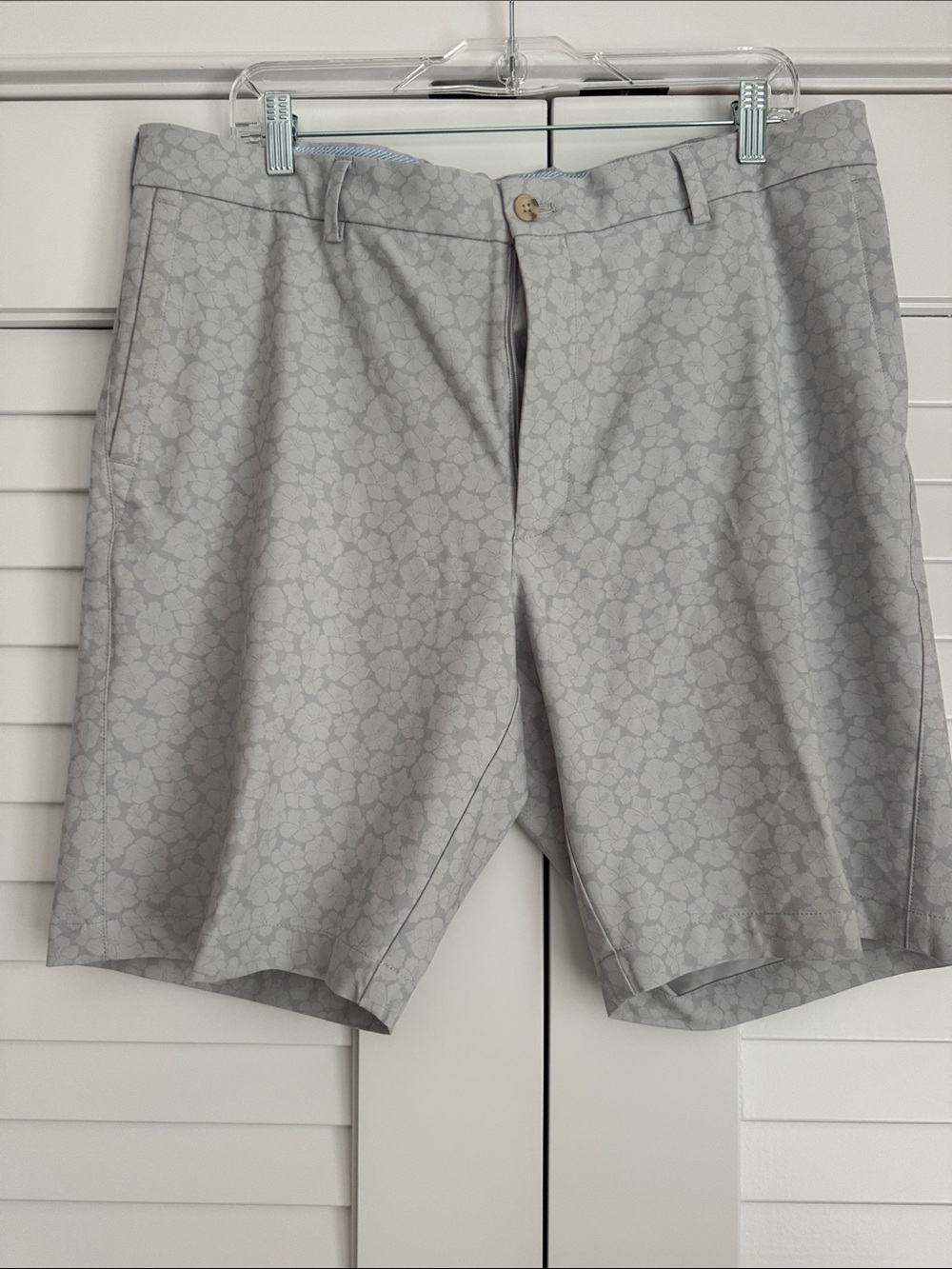 Peter Millar Light Gray Floral-Pattern Flat Front Shorts
